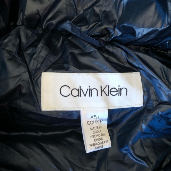 Calvin Klein Puffer Vest - Picture 3 of 3